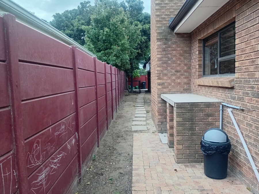 To Let 4 Bedroom Property for Rent in Twin Palms Western Cape
